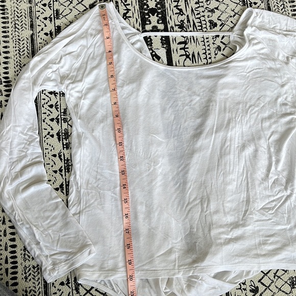 Zyia Namaste Long Sleeve Tee in White size small Open Back Yoga Activewear - Picture 8 of 8